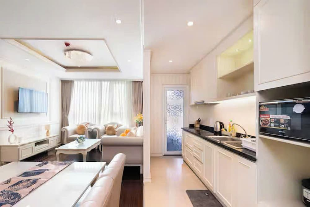 Vertex Luxstay Leman The MarQ Residence