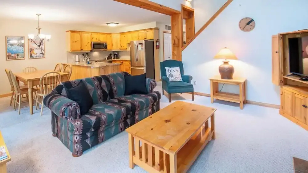 Ski In & 15 Minute Walk to the Lifts Hot Tub AC Pet Friendly