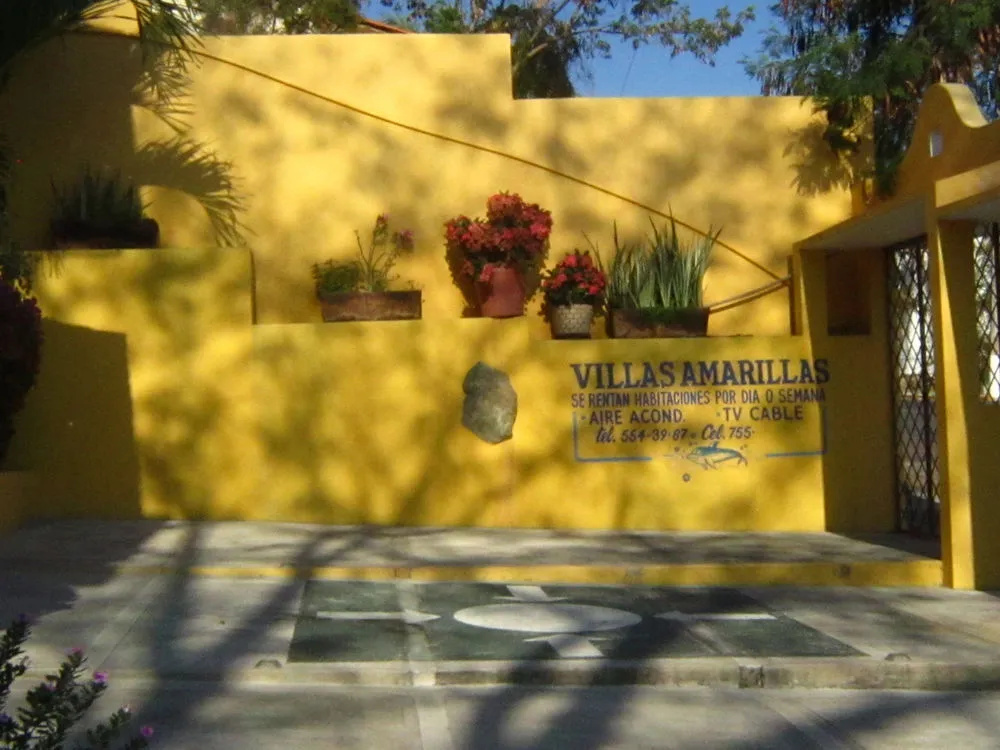 Hotel Villas Amarillas