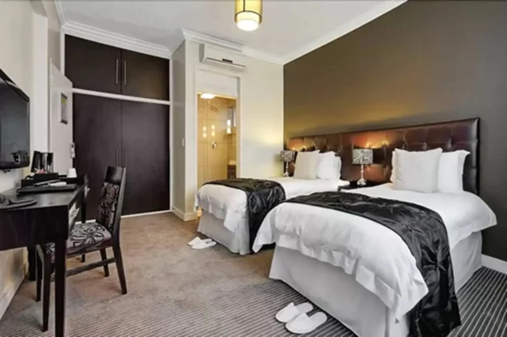 Ascot Hotel