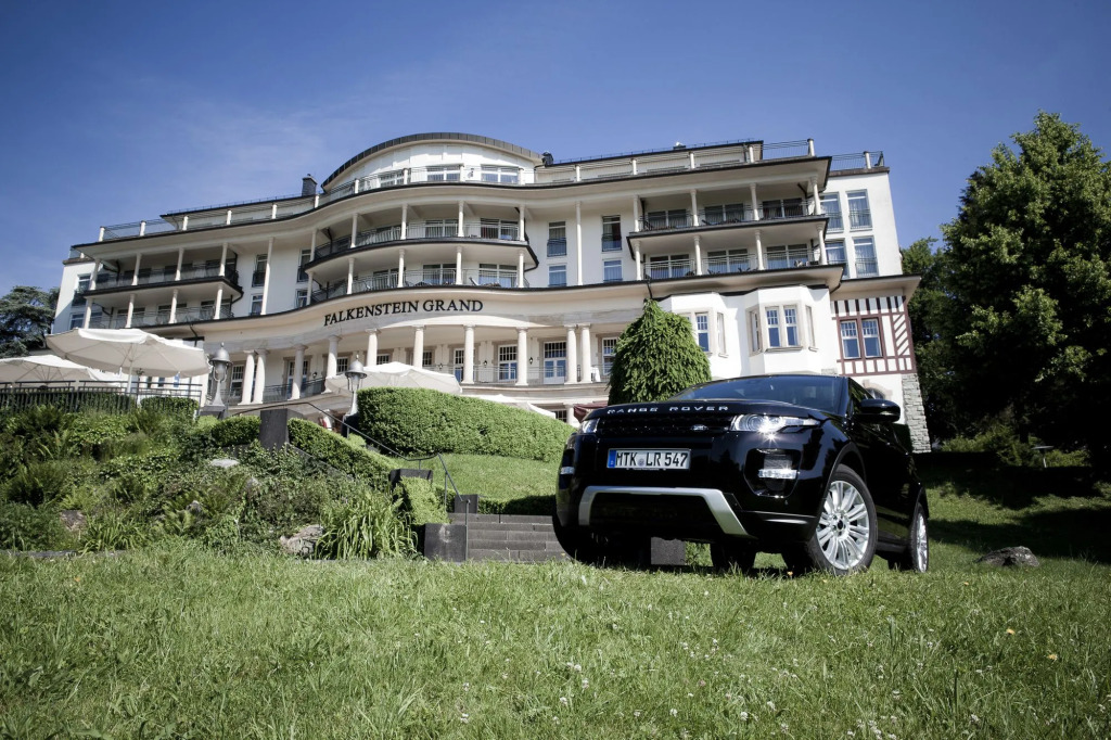 Falkenstein Grand, Autograph Collection