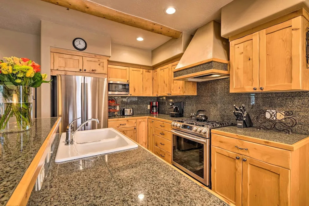 Park City Getaway w/ Hot Tub < 1 Mi to Main Street