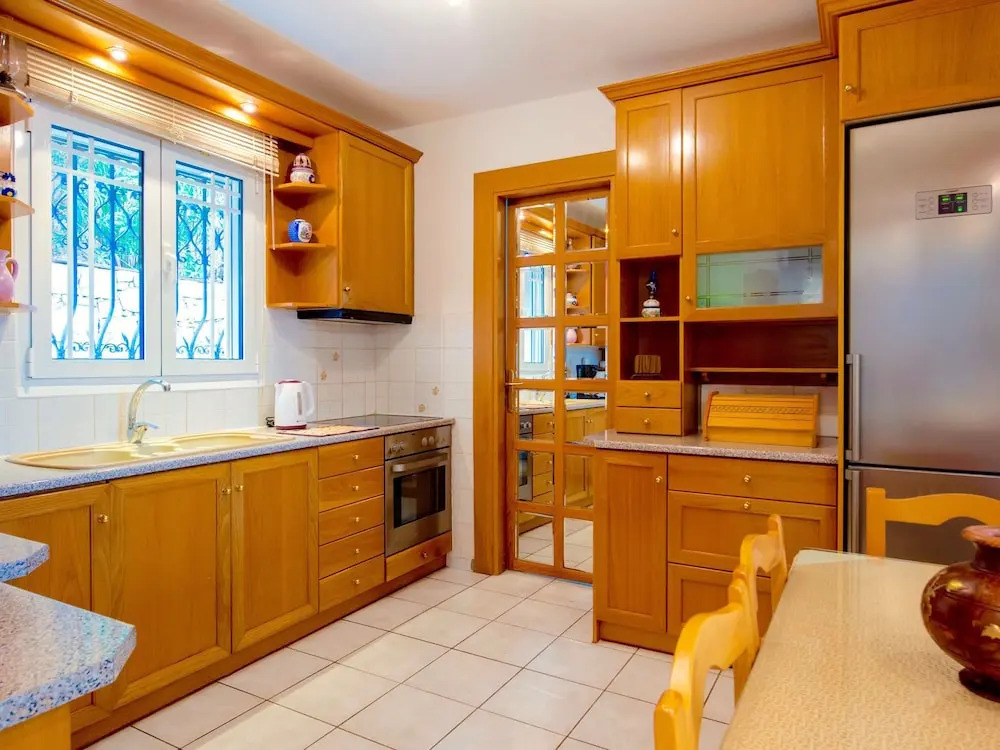 Beautiful Villa With Pool and Tennis Court at Agia Pelagia NW