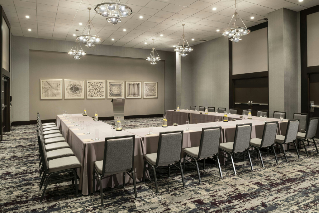 Renaissance by Marriott Boston Patriot Place Hotel