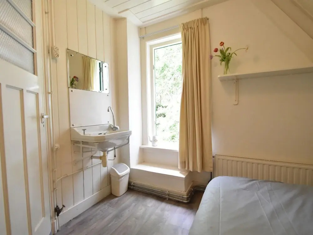 Quintessential, detached Ouddorp home with enormous garden, near the beach