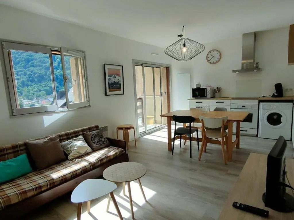 Appartement Cauterets, 1 pièce, 4 personnes - FR-1-234-242