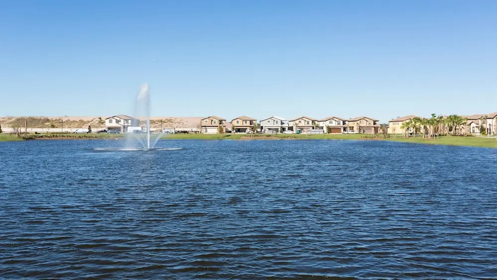 Family Fun: Pool, Spa & Theme Parks Nearby