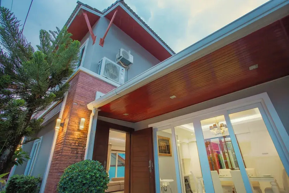 Nee Pool Villa