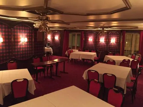 LOGIS Hôtel & Restaurant - Les Arcades