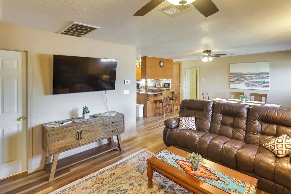 Dog-friendly Bullhead City Home - Walk to Beach!