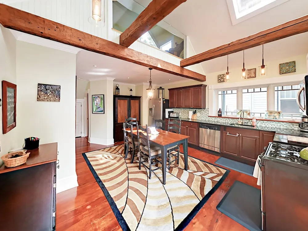 8 Roberts Avenue Home 2 Bedrooms 2 Bathrooms Home