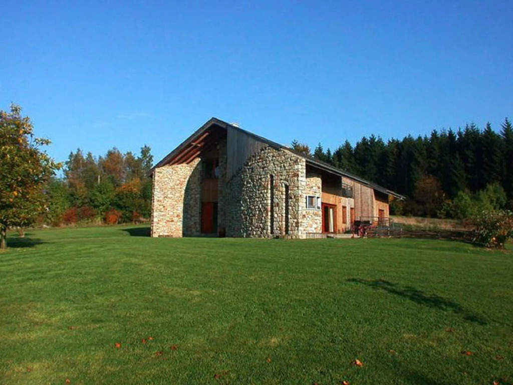 Large Home with Sauna, Ovifat