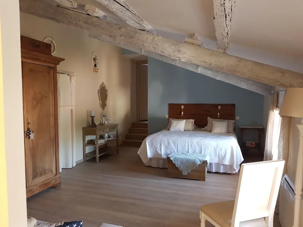 CHAMBRES DHÔTES LOréliane en Provence SPA