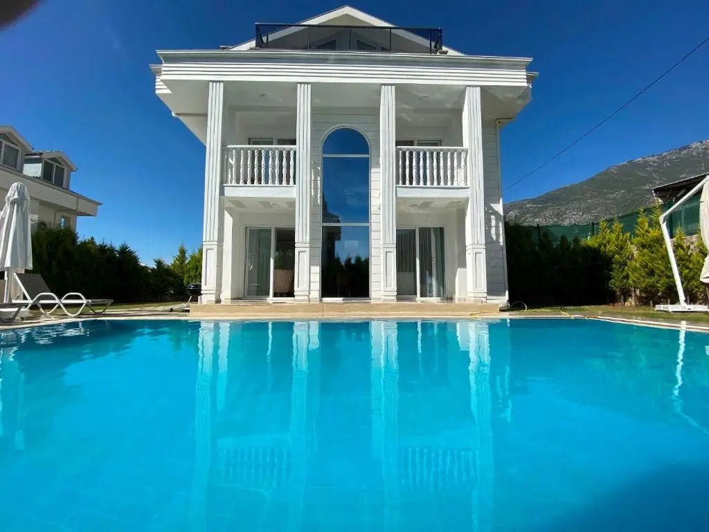 Villa White House
