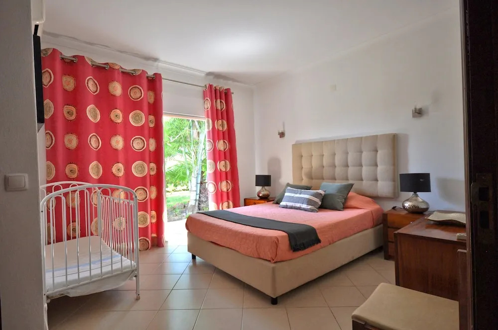 Delightful Single-storey Villa, Private Pool, Free air Conditioning and Wifi