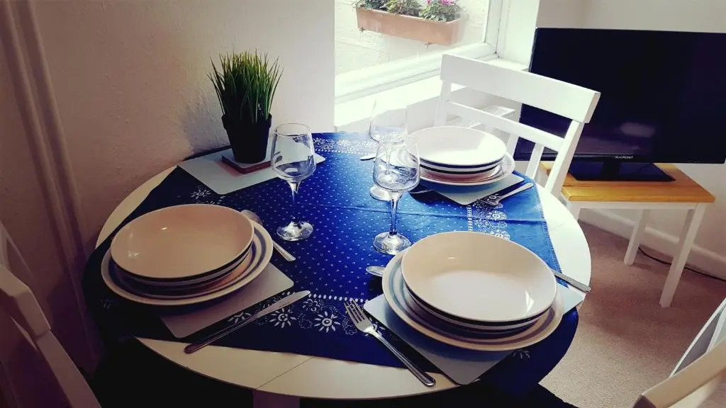 Beautiful cosy home on quiet street close to city centre
