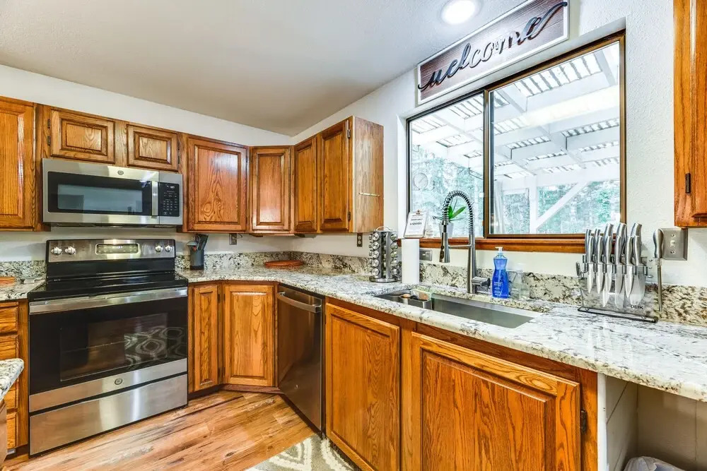 Charming Union Home w/ Deck ~ 2 Mi to Hood Canal!