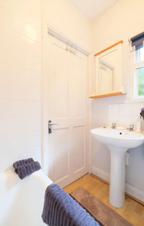 Modern 2 BR Flat in Bedford Park