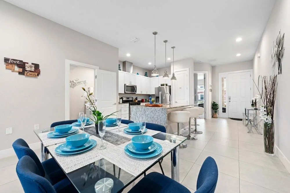 Townhouse 4 Bedrooms 5 Min to Disney