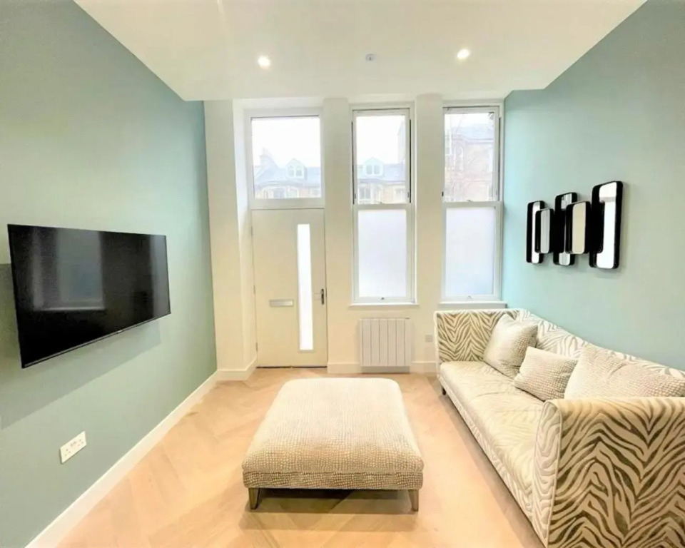 Trendy and Newly Reno'd 1 Bed Nr The Meadows