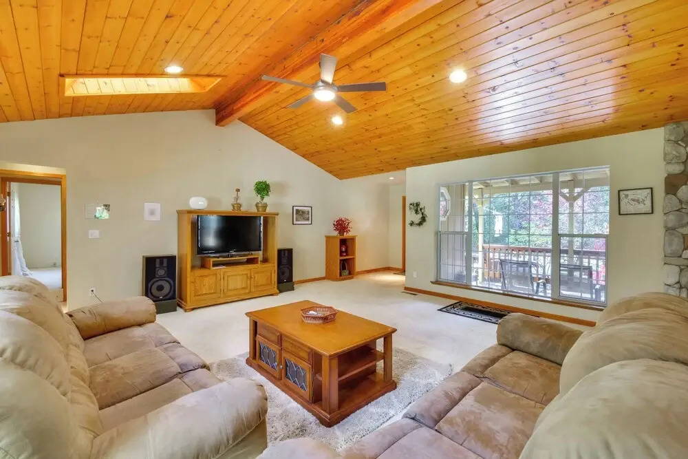 Play Golf & Unwind! Pine Mountain Lake Family Home
