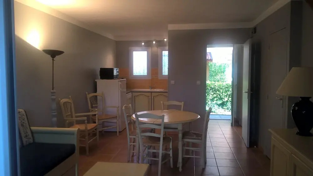 House With 2 Bedrooms in Arles, With Pool Access and Furnished Garden
