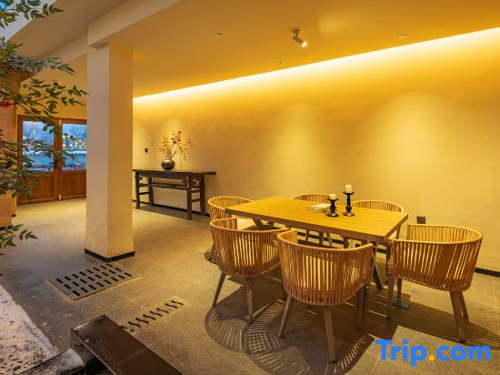 Xinzhou Huaxi Hot Spring Homestay (Xinzhou Ancient Town Branch)