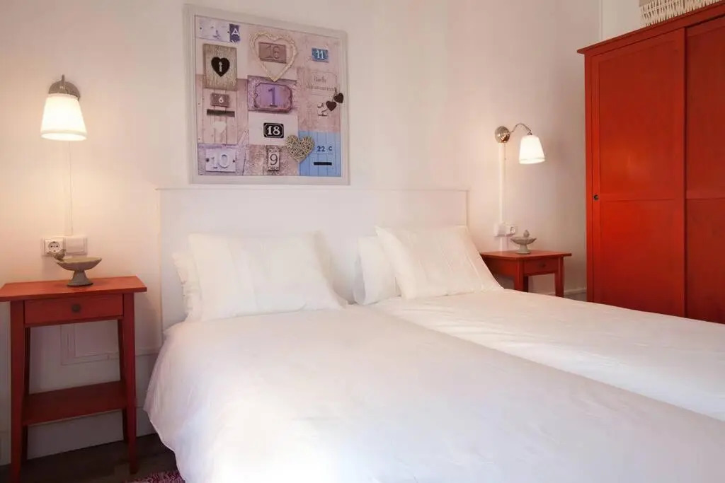 Bright 2 bedroom apt in 22@, close to the beach