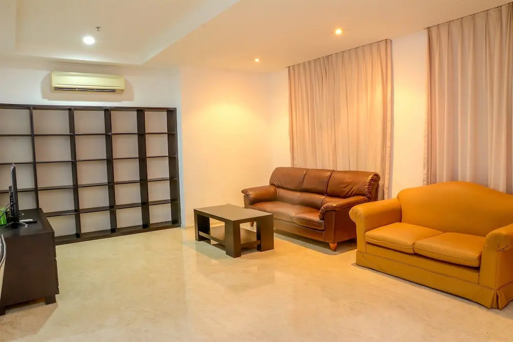 Spacious FX Residence with Mall Access