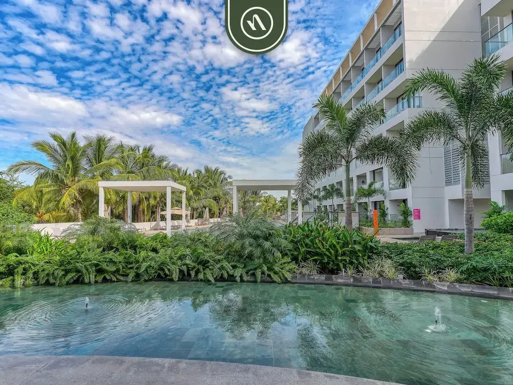 Luxury Condo with Canal View - Near Beach