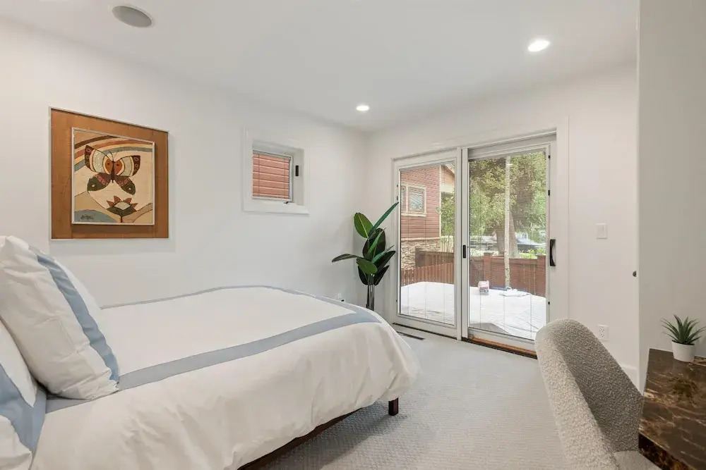 Aspen Eleve Serene 3BR Retreat With Hot Tub