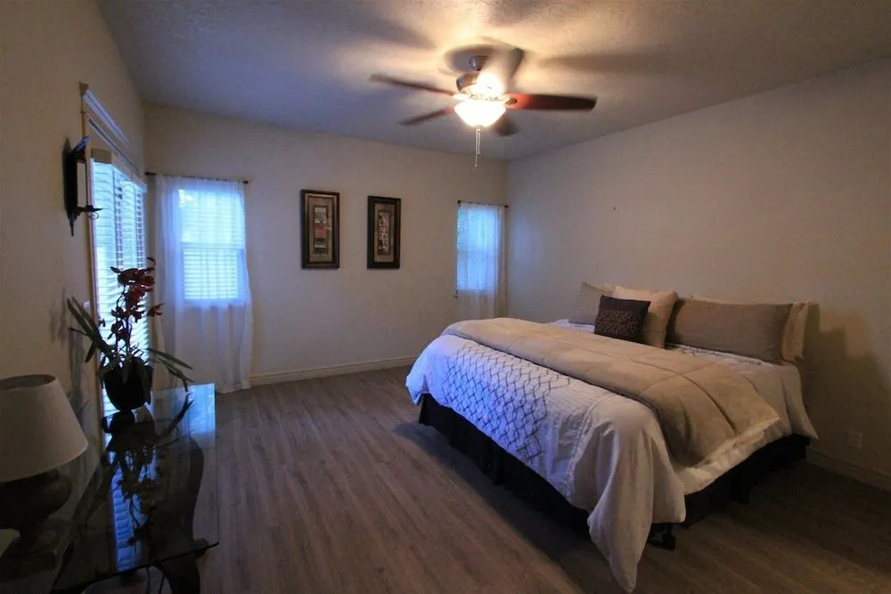 Gorgeous Meridian Home W/community Pool!