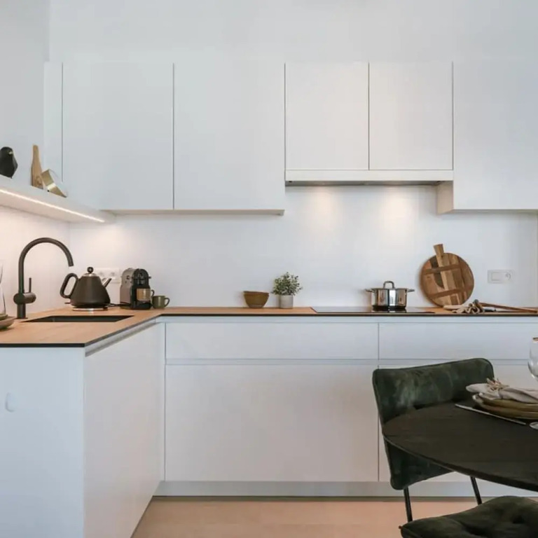 Modern Apartment With South Facing Terrace