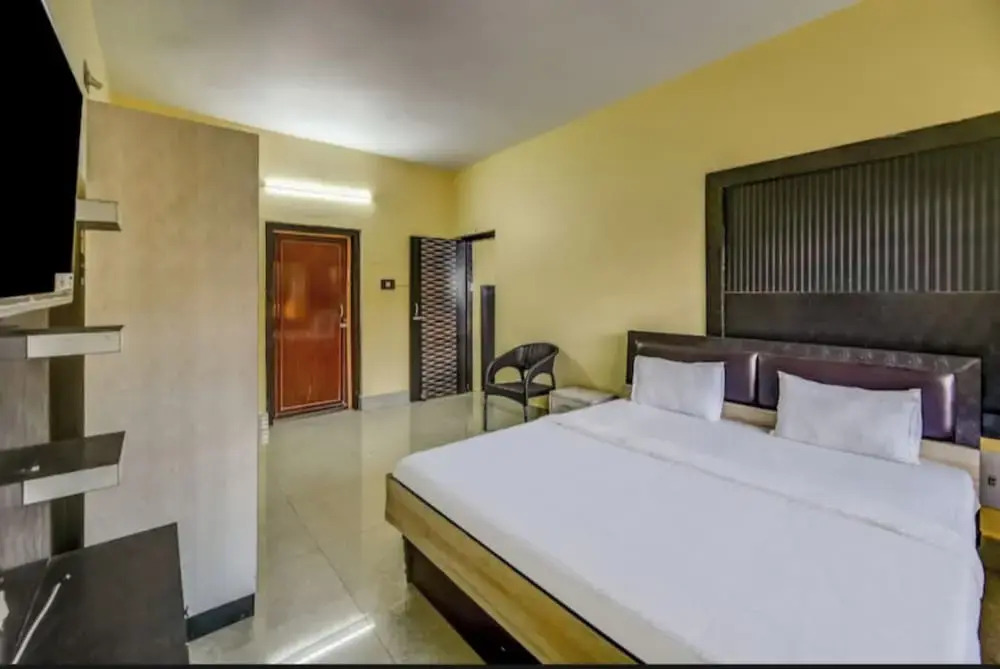 DhamStay Hotel Moon Near Niladri Beach