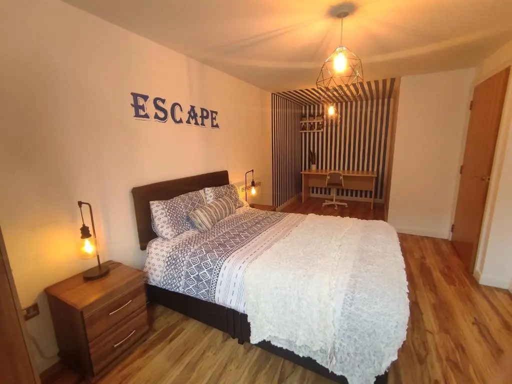 Blue Escape--Lovely 2beds 1bath with free parking