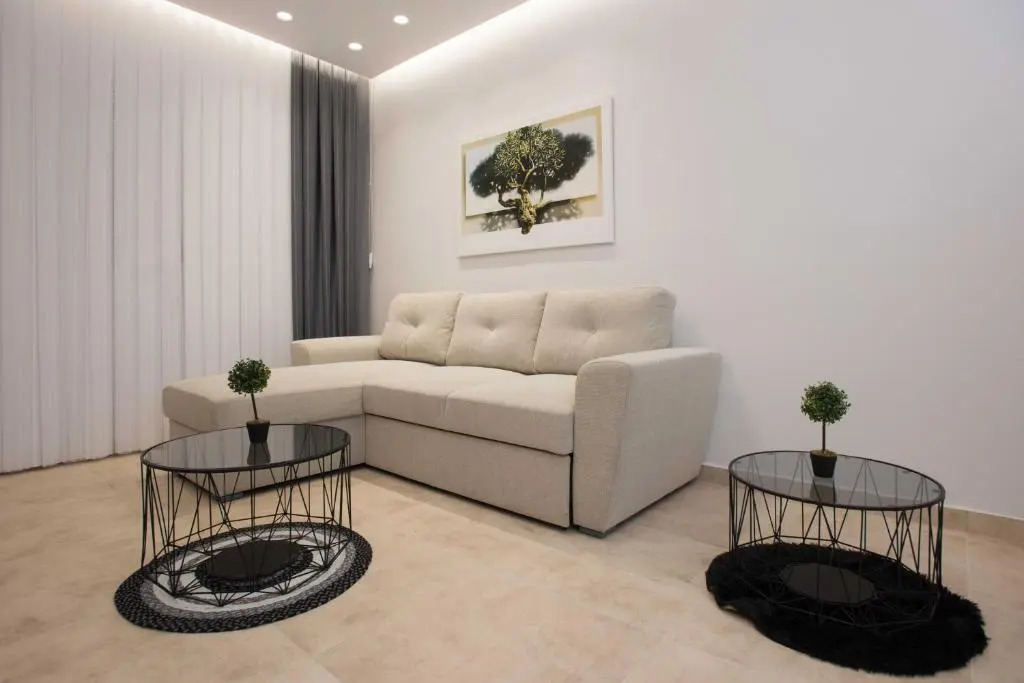 Comfy Central 1 Bedroom Apt with Terrace and View