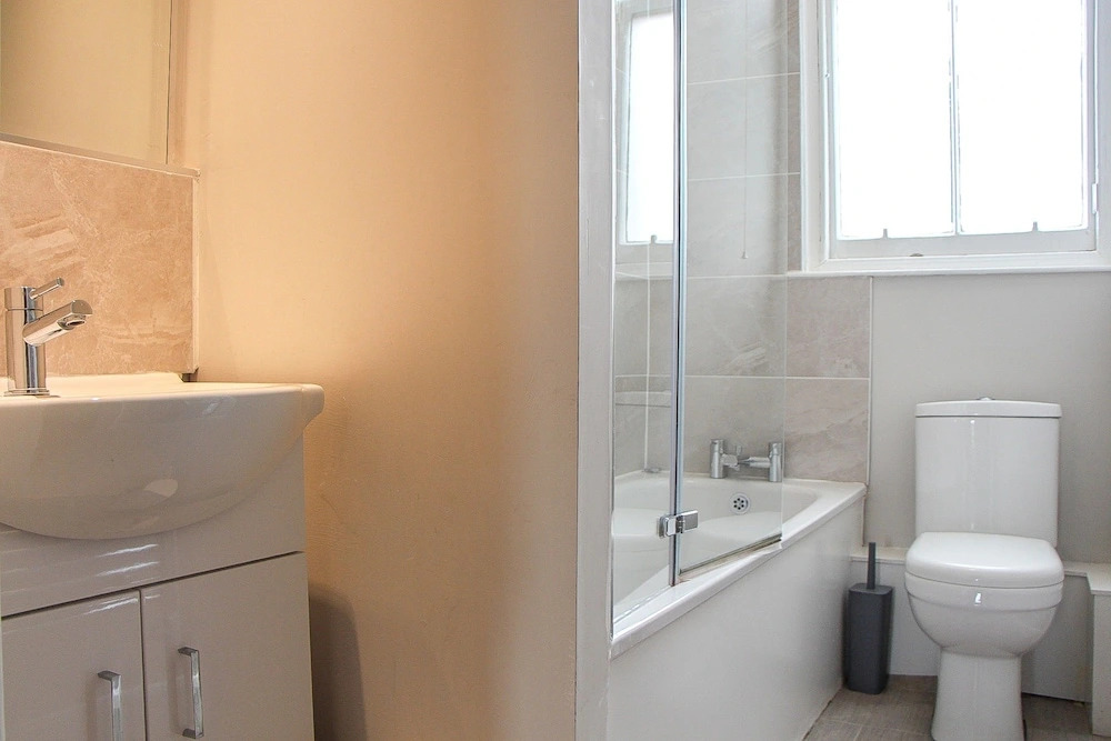 3 Bedroom Flat In Edinburghs New Town