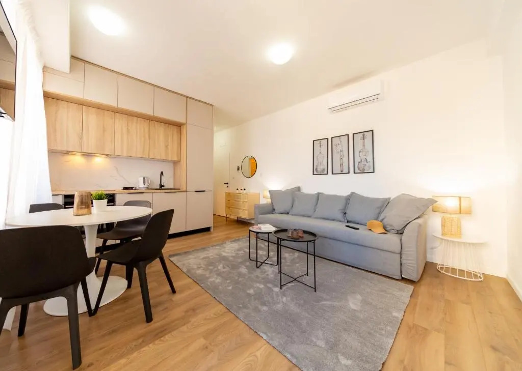 Central Seaside Residence
