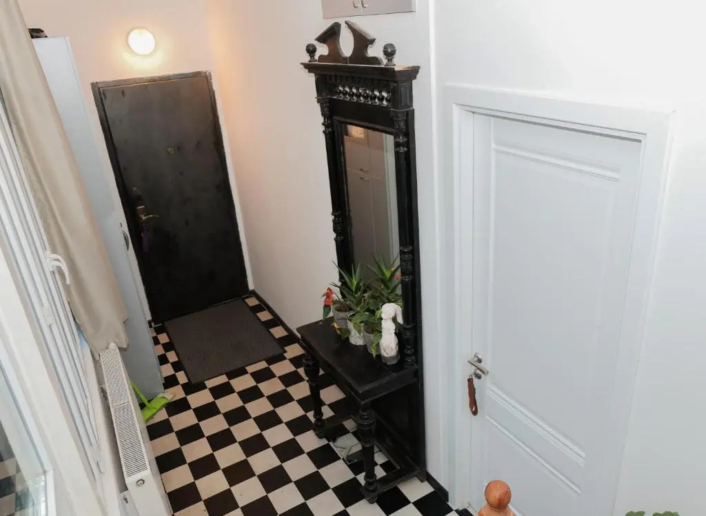 Studio In Old Tbilisi's 19Th Century House
