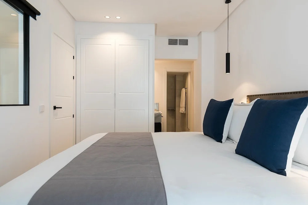 Feelathome Waldorf Suites Apartments