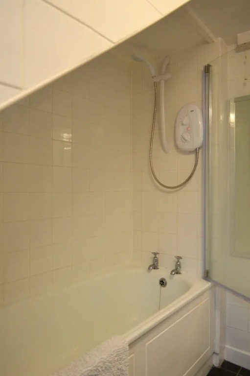 Central 1 Bedroom Apartment Sleeps 2