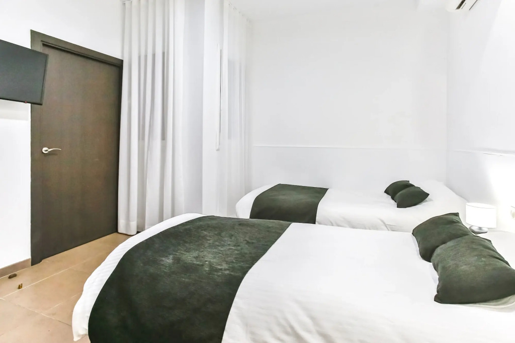 Laramond Barcelona Rooms