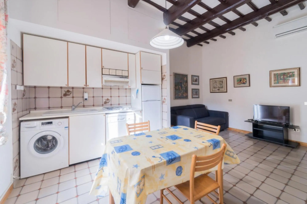 Aragosta apartment sleeps 4/6 in the heart of Marina di Campo-TRILOCALE ARAGOSTA