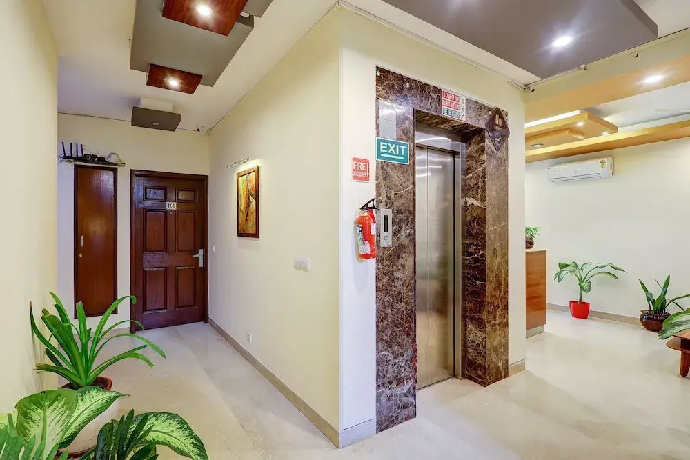 Fabhotel B Stays