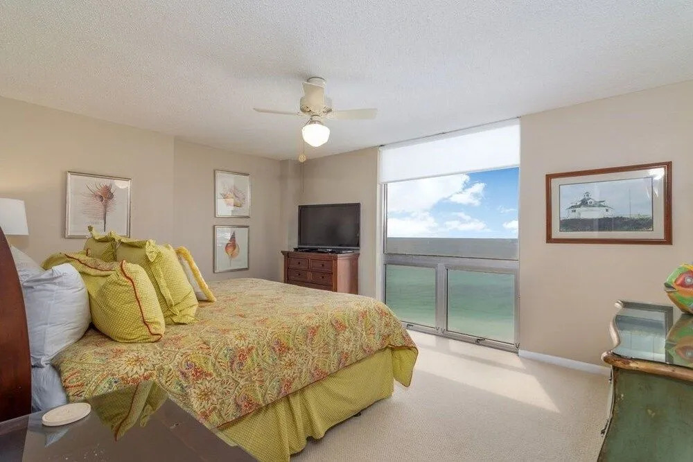 Shoreline 2096 Condo by RedAwning