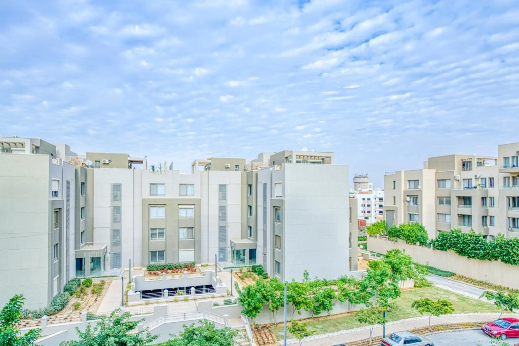 Luxurious 1 BR Apartment near Point 90 Mall✯