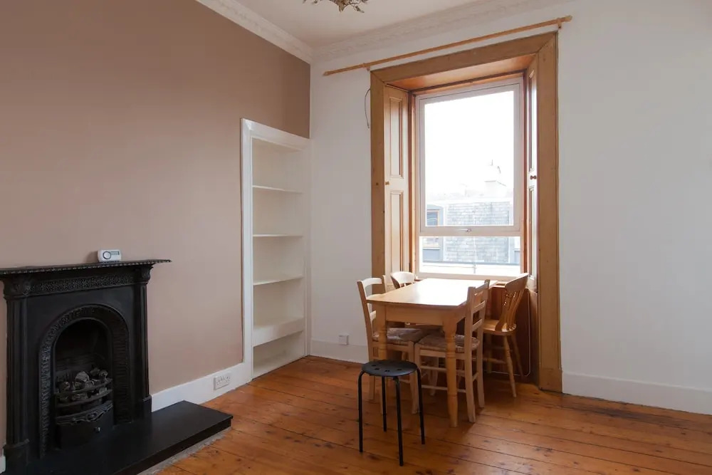 3 Bedroom Flat Near Leith
