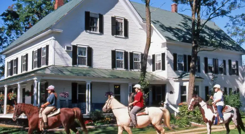 Farm by the River Bed and Breakfast with Stables