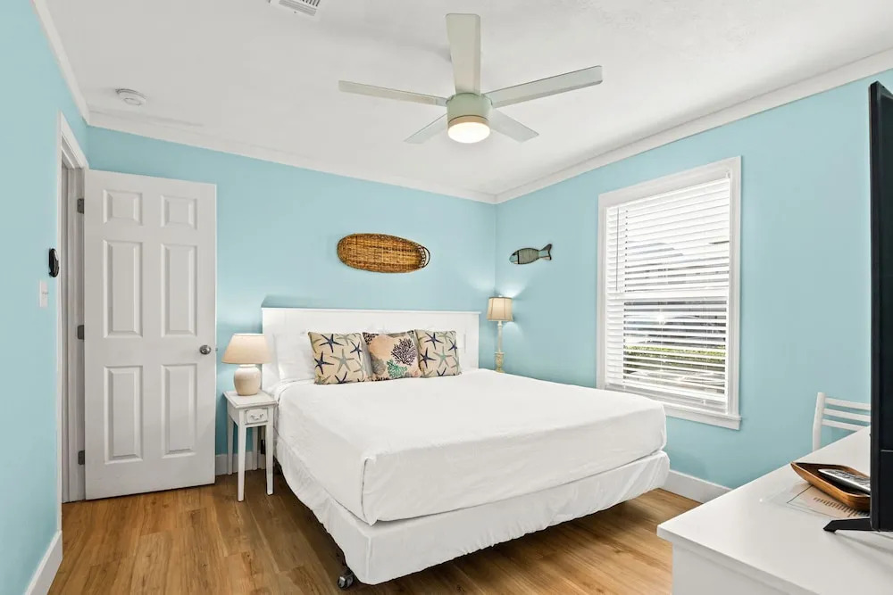 Pet-friendly Corner 1st Floor Condo in Seagrove, Steps From the Beach