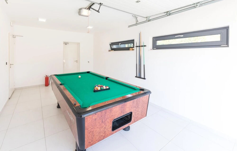 Amazing Home in Kastel Novi With Wifi and 8 Bedrooms
